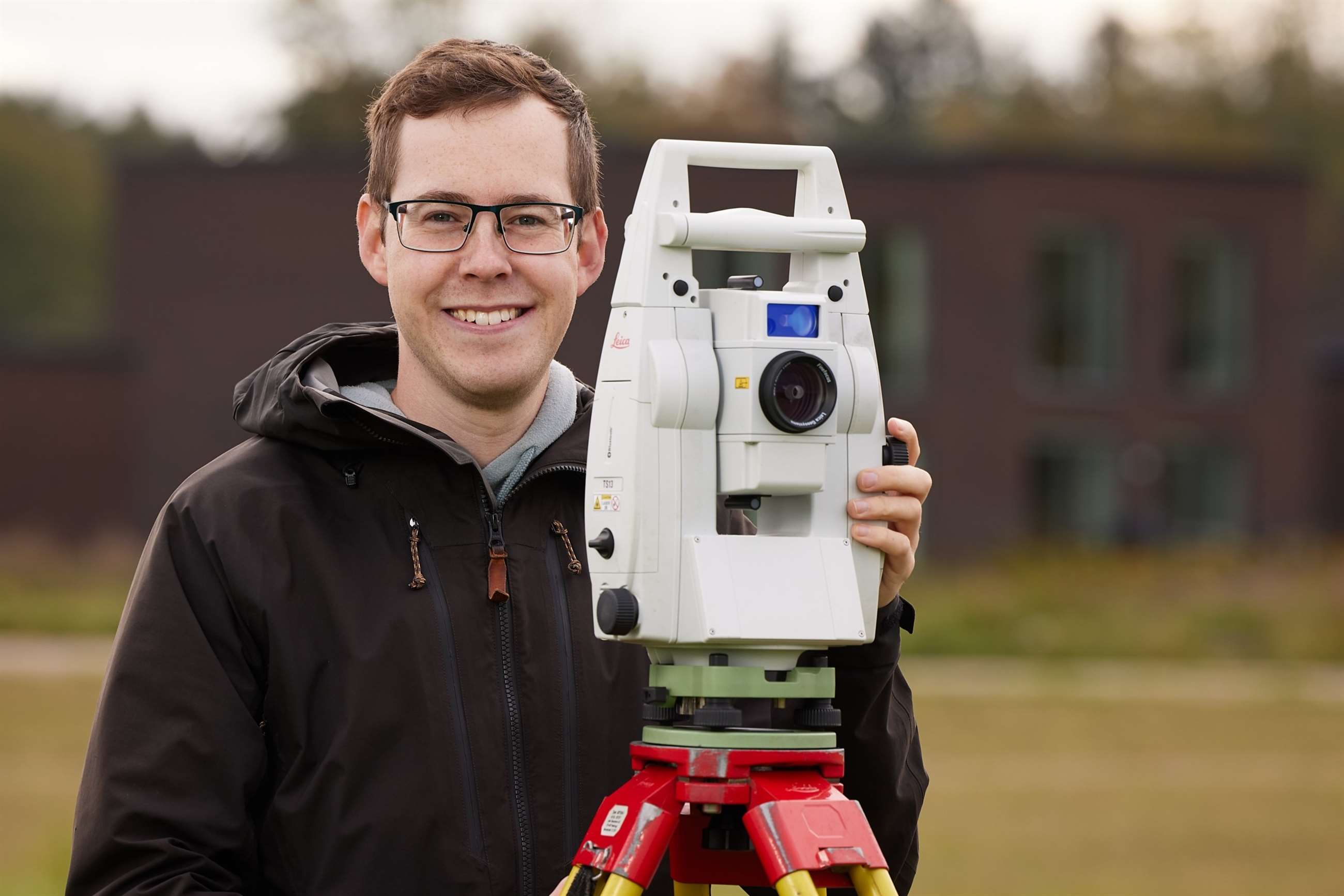 Nikolaj med totalstation 2